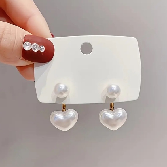 Elegant Pearl Heart Earrings – Romantic, Dainty & Trendy Jewelry - Picture 3 of 6